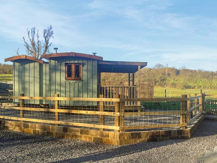Glamping for 2 people, with garden in North Yorkshire