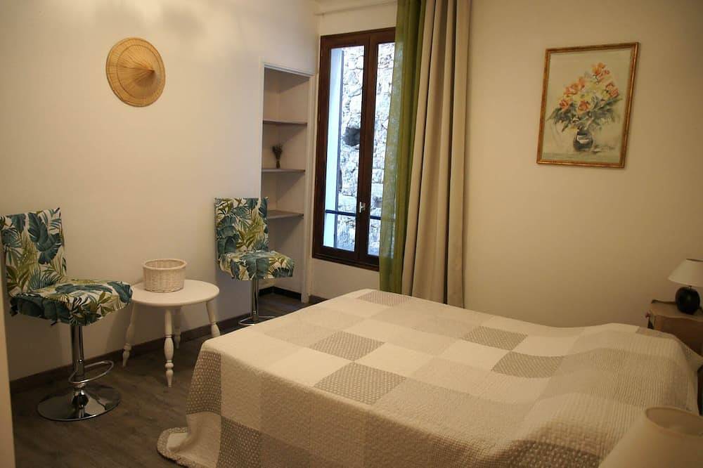 Entire apartment, Meuble De Tourisme 2 Etoiles Refait à Neuf Centre Ancien Castellane in Castellane, Verdon Regional Natural Park