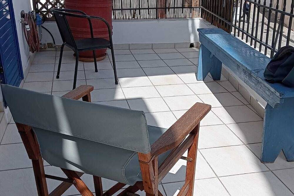 Ganze Wohnung, Your Koroni Escape Starts Here: Central Apartment near Zaga Beach and Tavernas\n\n in Koroni, Messenien