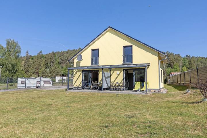 Ferienwohnung für 4 Personen, mit Garten und Seeblick im Barnimer Land
