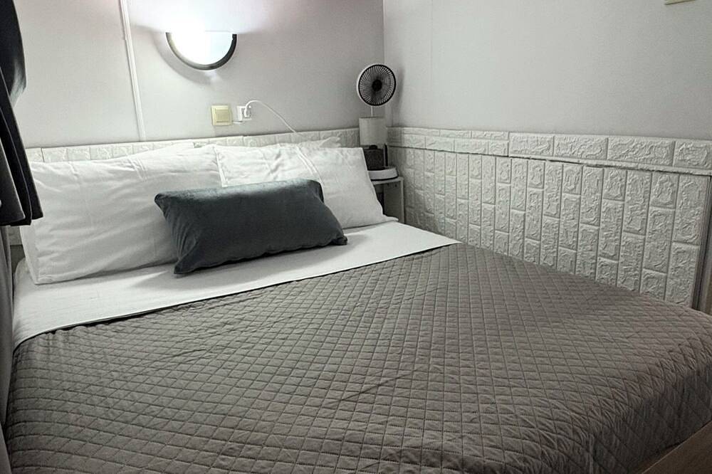Romantic Tiny House Retreat for Relaxing Getaways & Peaceful Nights in Petra (Greece), North Aegean Islands