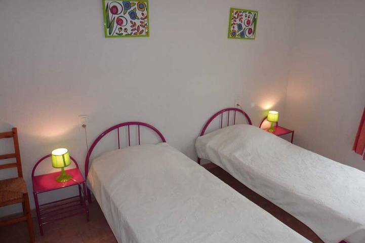 Location de vacances pour 4 personnes, avec terrasse à Trilla - 2