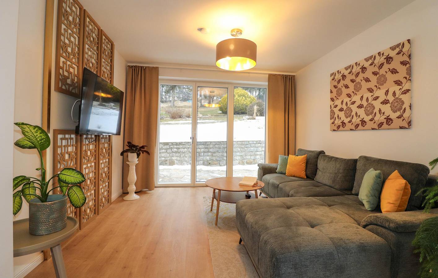 Ganze Ferienwohnung, Gemütlich, 2 km von Triesting entfernt: WLAN, Terrasse und Parkplatz inklusive in Wienerwald