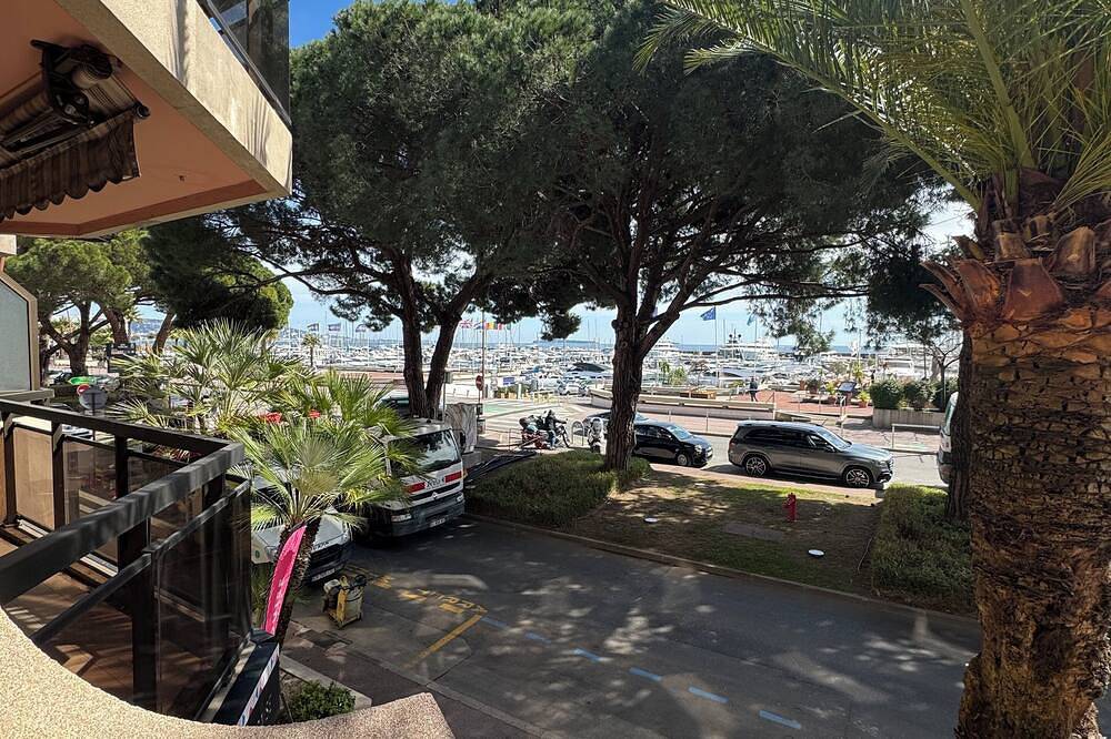 Appartement entier, 3P04 Piscine, aperçu mer appart 3 pièces  clim in Mandelieu-la-Napoule, Côte méditerranéenne (France)