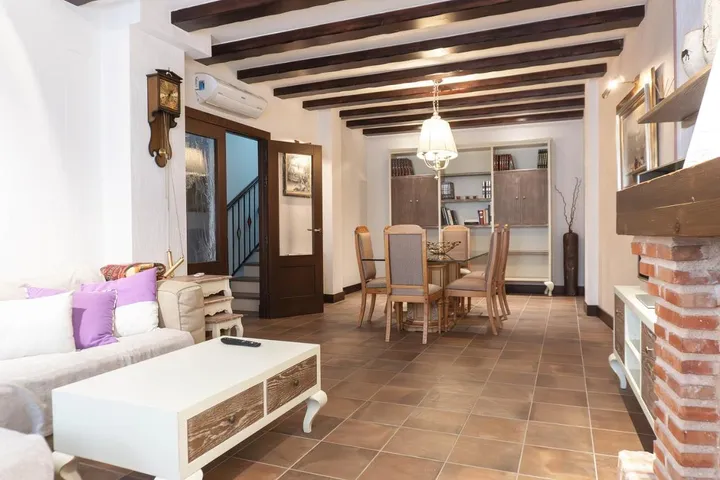 Holiday home for 11 people, with terrace and hot tub - 1