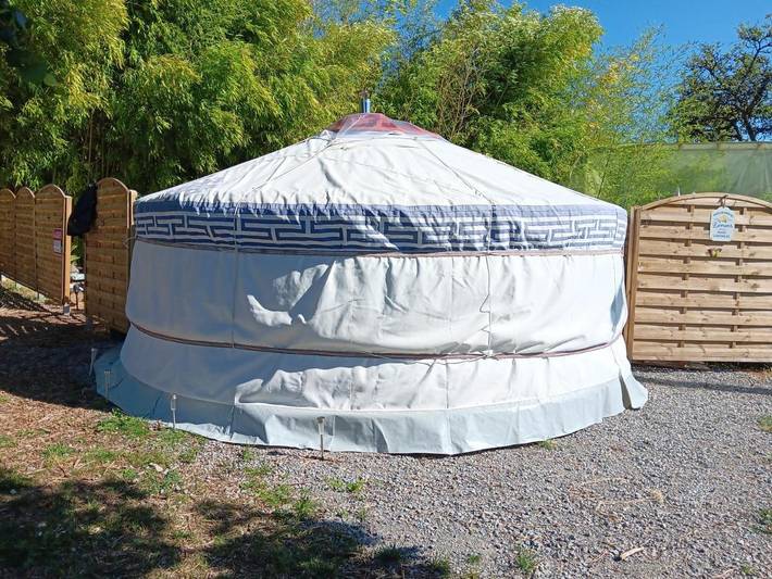 Gîte pour 4 personnes, avec jardin à Cousance - 2