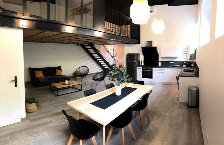Gîte pour 4 personnes, avec Terrasse à Épinouze