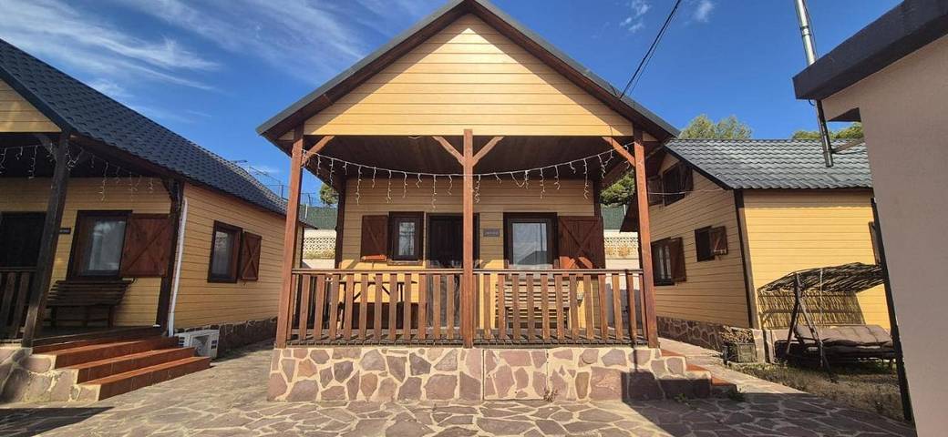 Location de vacances pour 5 personnes, avec jardin ainsi que vue et piscine à Chiva