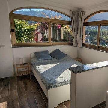 Maison d’hôte pour 3 personnes, avec vue ainsi que terrasse et jardin dans Finale Ligure