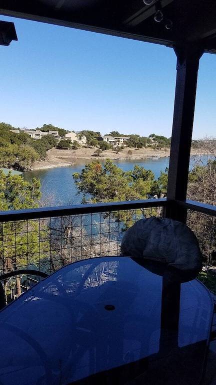 Incredible waterfront! Relaxing!- Swim & Fish, Pool Access in Lake Travis