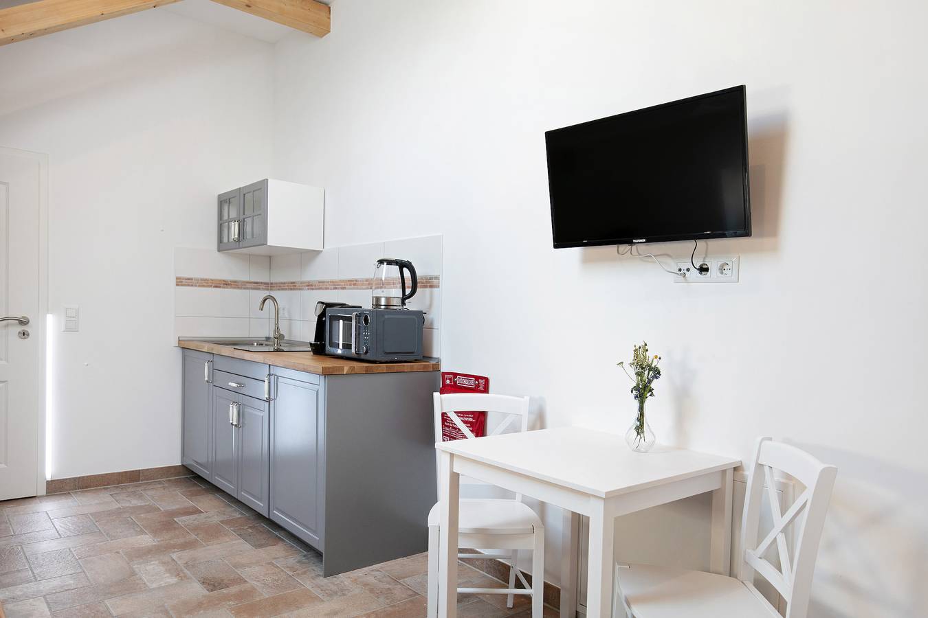 Entire studio, Studio Apartment 'Apartment 7 - Nuthefließ' with Shared Terrace and Wi-Fi in Wietstock, Ludwigsfelde