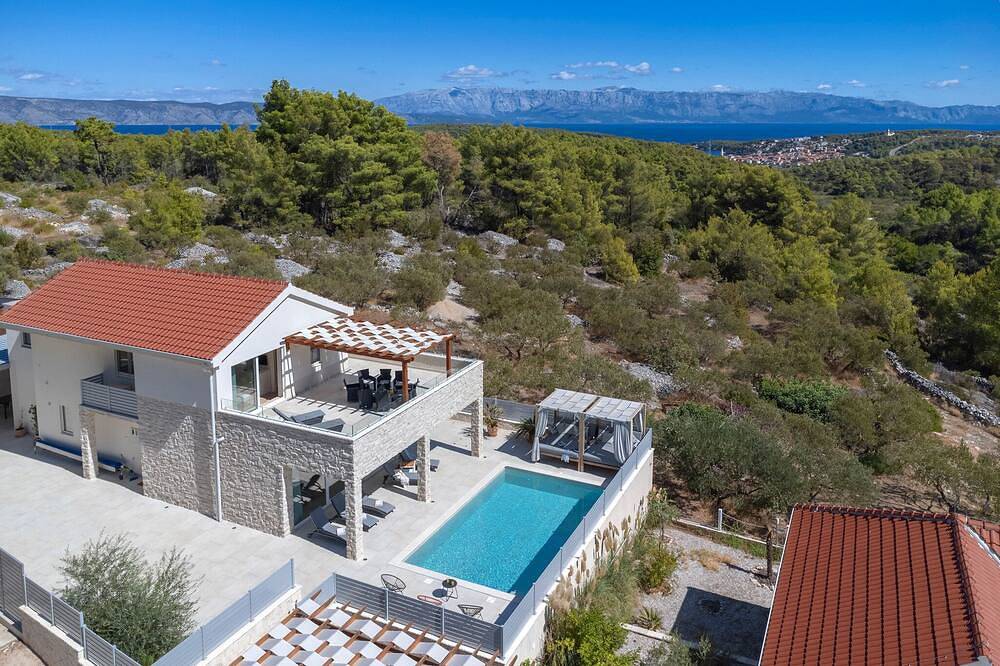 Villa Belpur - Modern Villa with Pool and Spa in Pitve, Hvar