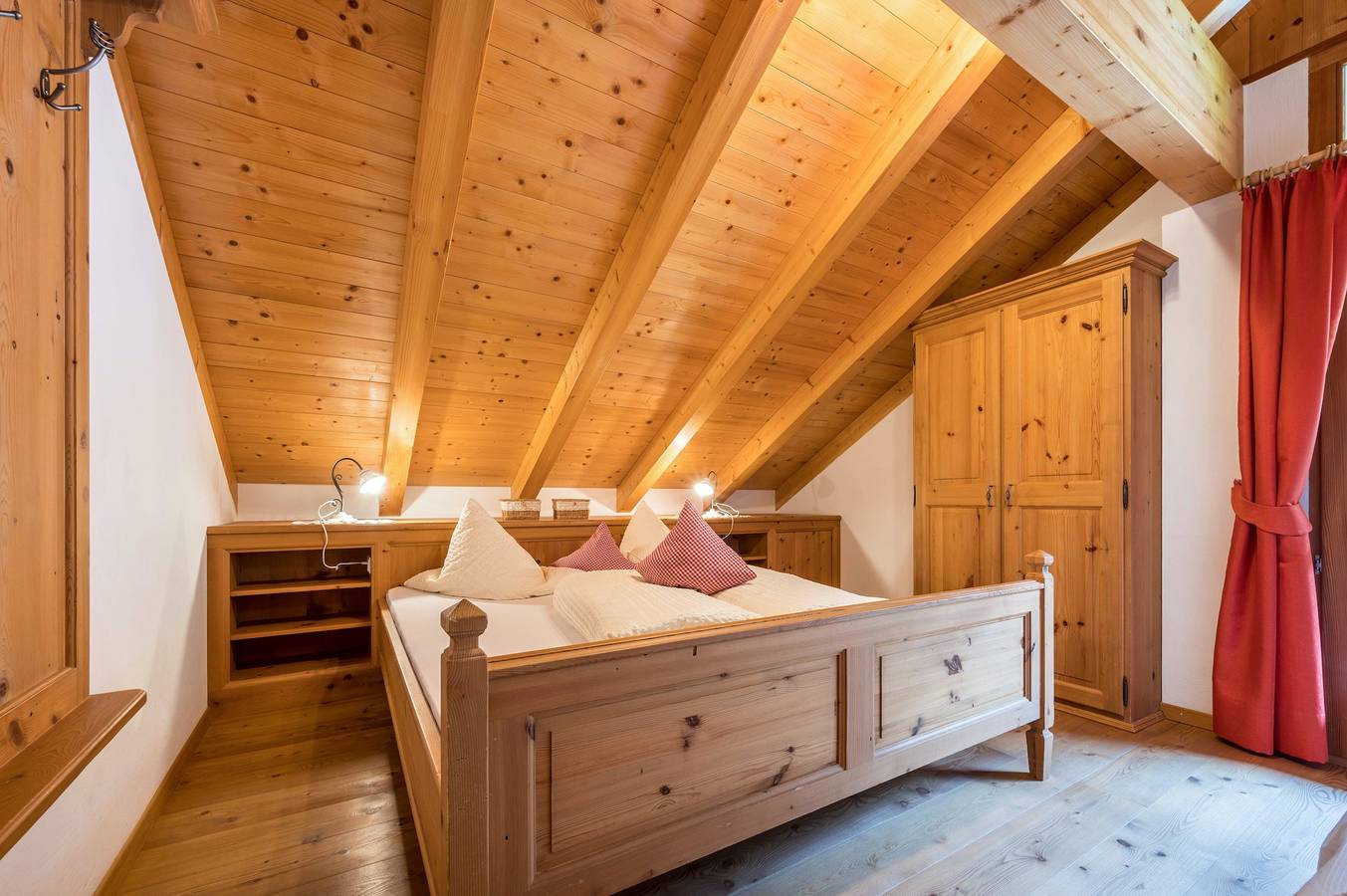 Ganze Wohnung, Ferienwohnung 'Mitterbruggehof Silberdistel' mit Bergblick, Gemeinschaftsgarten und Wlan in Antholz, Rasen-Antholz