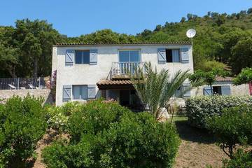 Location de vacances pour 14 personnes, avec balcon et jardin, animaux acceptés dans Plage de Fautea