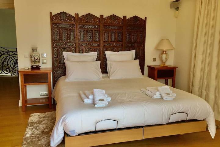 Location de vacances pour 8 personnes, avec jardin ainsi que balcon et piscine, animaux acceptés dans Office De Tourisme De Golf Juan - 2