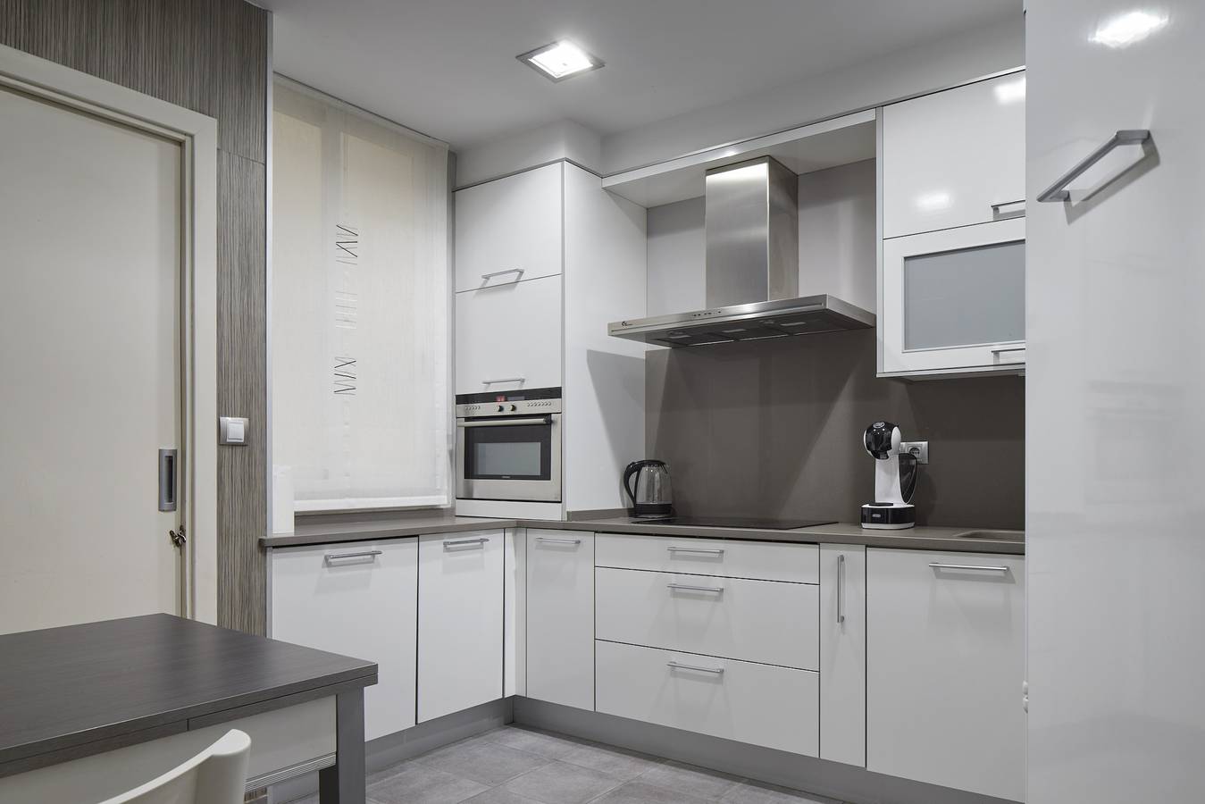 Apartamento entero, Apartamento de vacaciones para 4 personas con balcón in Playa de la Concha, San Sebastián