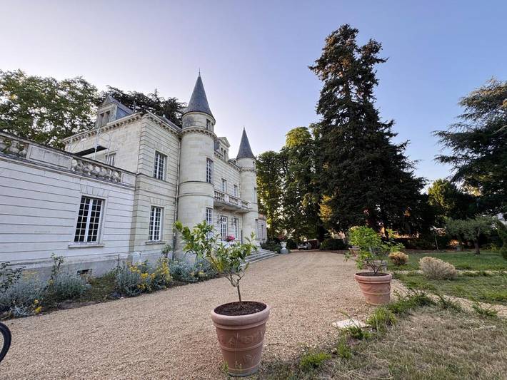 Location de vacances pour 2 personnes, avec jardin ainsi que vue et terrasse à Doué-la-Fontaine - 2