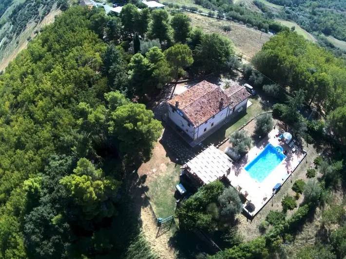 Location de vacances pour 10 personnes, avec jardin et piscine à Penne - 3