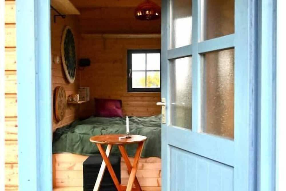 Autarker Schäferwagen mit Kamin & Sauna ganzjährig nutzbar im Naturgarten in Dargun, Mecklenburgische Seenplatte