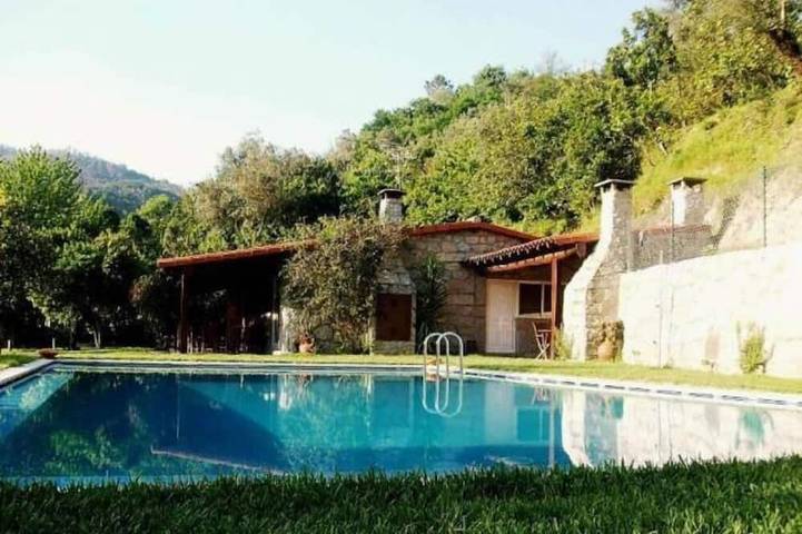 Gîte pour 4 personnes, avec jardin et balcon dans Caniçada