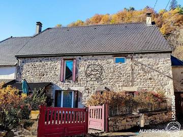 Location de vacances pour 4 personnes, avec terrasse à Chambon-sur-Lac