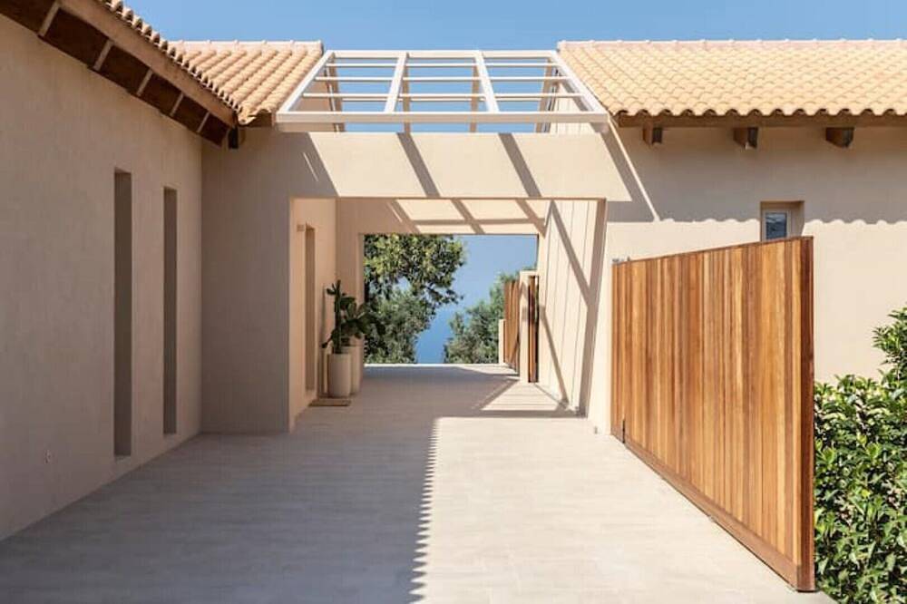 Avertosia Villa Ii with Private Pool and Sea View in Lassi, Argostoli