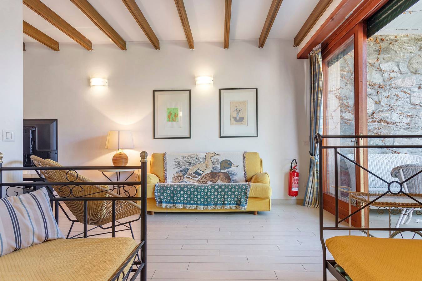 Ganze Wohnung, Apartment 'Hermitage Mimosa' mit Balkon in Porto Valtravaglia, Lago Maggiore (Lombardei)