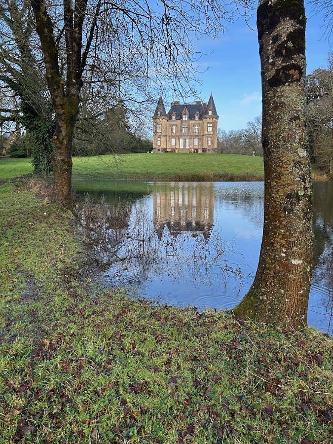 Location de vacances pour 2 personnes, avec vue sur le lac et piscine ainsi que vue et jardin à Saint-Vincent-sur-Oust - 3