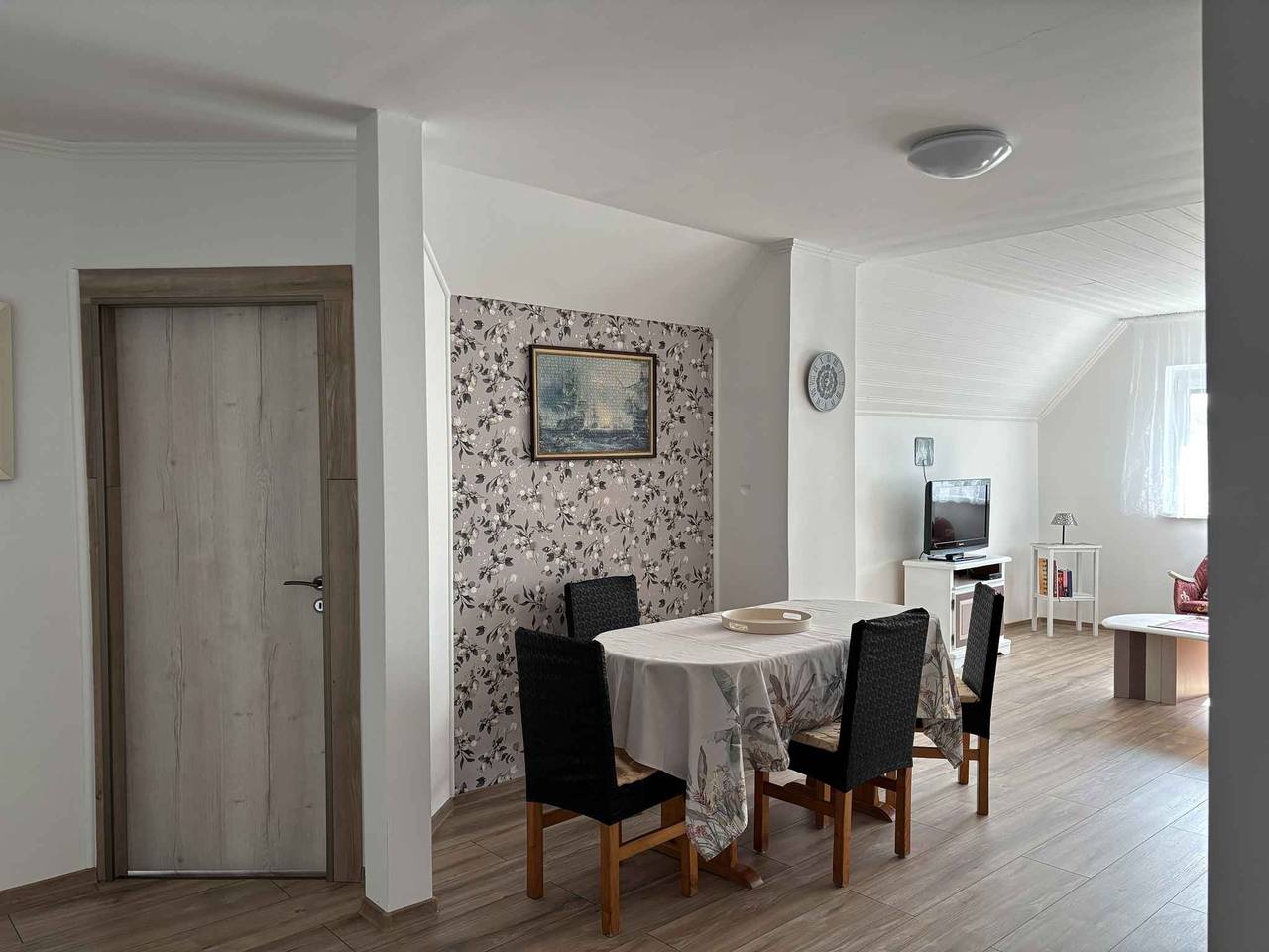 Cały apartament wypoczynkowy, Mieszkanie wakacyjne z odkrytym basenem i balkonem  in Balatonberény, Południowe brzegi Balatonu