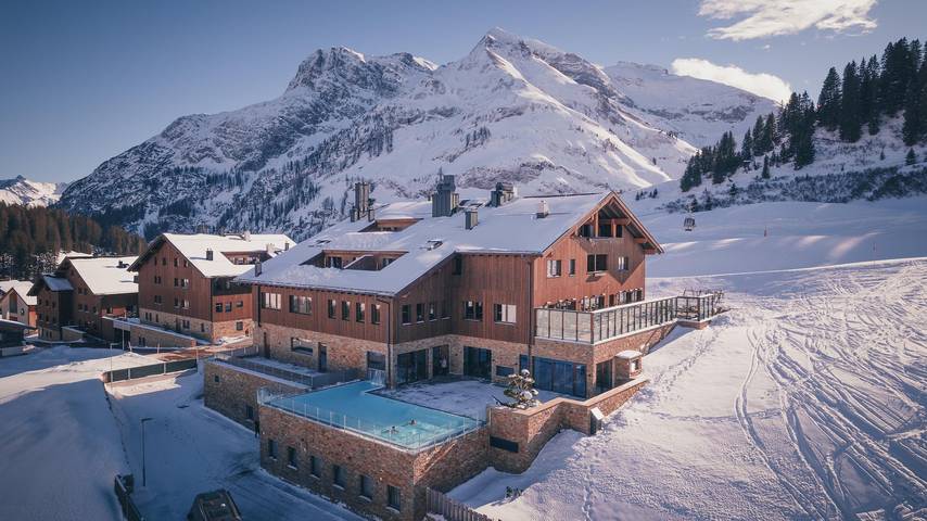 Hotel für 8 Personen, mit Balkon und Terrasse sowie Garten und Pool im Lechtal