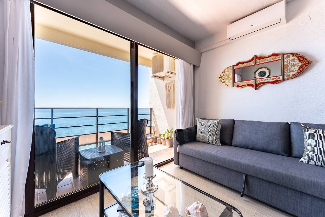 Entire apartment, Apartment 'Apartamento Benalmadena Costa' with Sea View, Wi-Fi and Air Conditioning in Torremuelle, Benalmádena