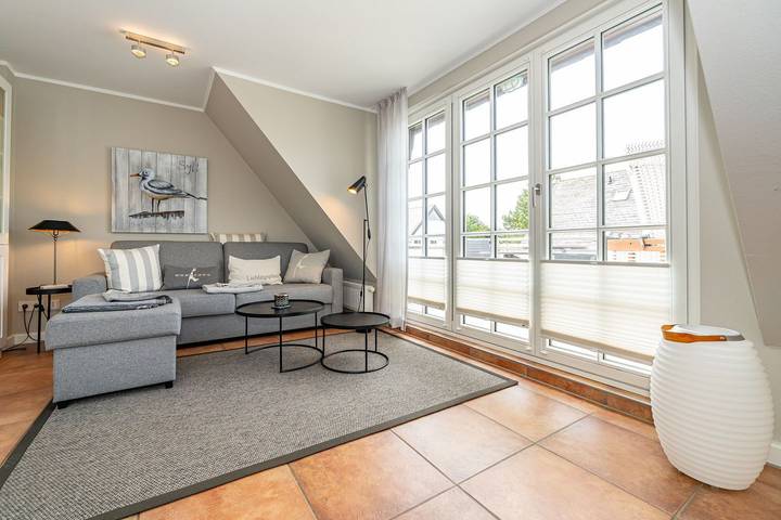 Ganze Wohnung, Stilvolle Ferienwohnung für bis zu 4 Personen mit Balkon. in Wenningstedt, Sylt