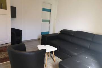Gîte pour 9 personnes, avec jardin, animaux acceptés à Aigues-Vives (Hérault)