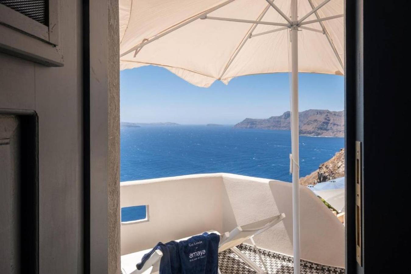 Glamour Villa with Caldera View & Indoor Hot Tub in Oia, Santorin