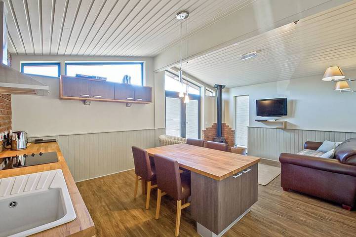 Glamping for 4 people, with hot tub in Nottinghamshire