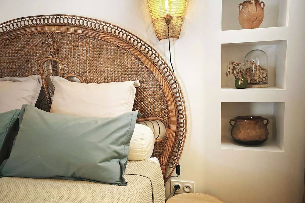 Provencal cabana, shared pool and jacuzzi in Le Luc, Draguignan region