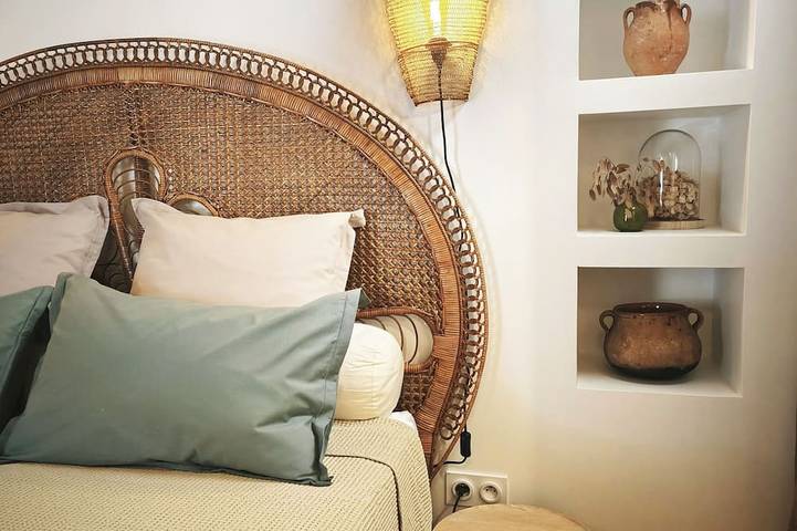 Provencal cabana, shared pool and jacuzzi in Le Luc, Draguignan Region