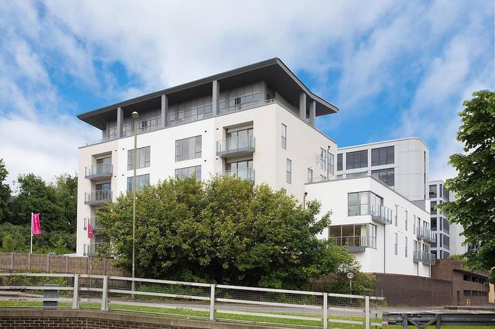 Apartment for 4 people, with Terrace in Basingstoke