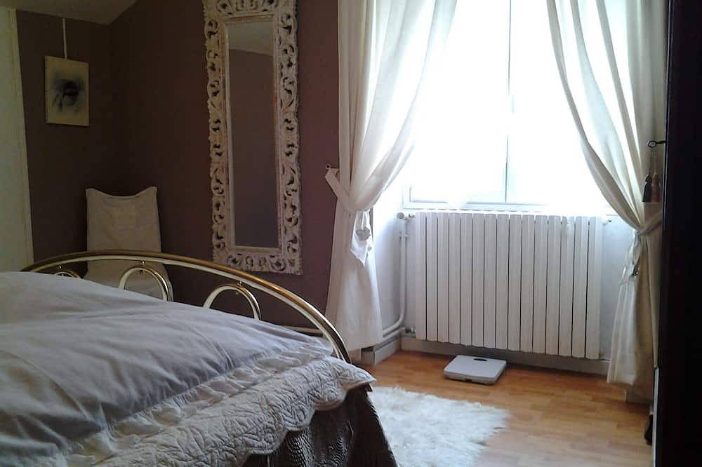 Elisa ❤ maison de village: piscine, jardin, préau, terrasse clôturés. Promotion. in Saint-Martin-le-Redon, Lot