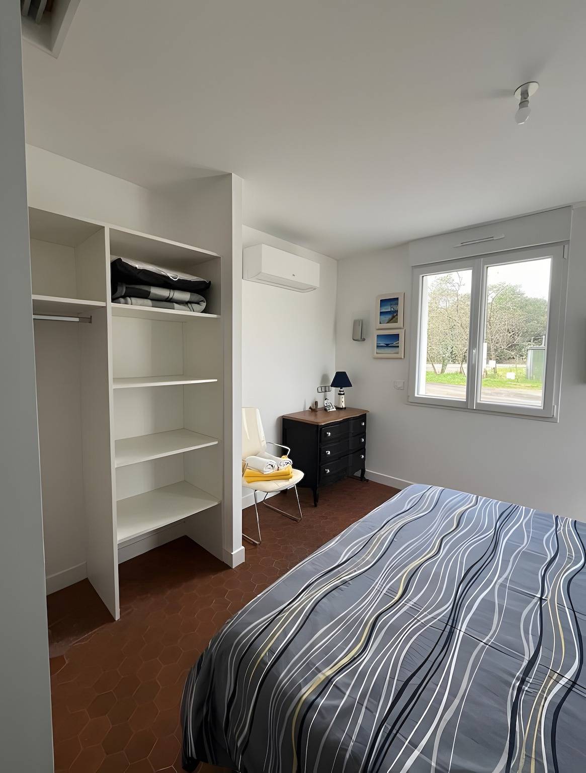 Gästezimmer Sous le Pin „Zimmer 3“ mit Gemeinschaftsterrasse, Wlan und Klimaanlage in Olonne-sur-Mer, Les Sables-d'Olonne
