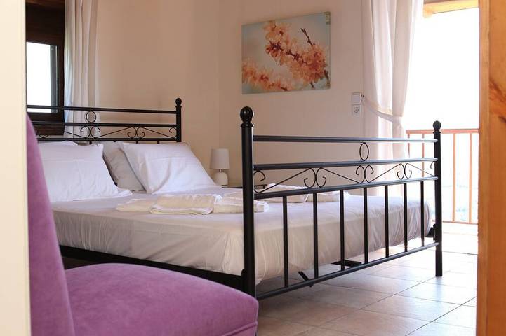 Location de vacances pour 7 personnes, avec balcon et jardin dans Palaiochora - 2