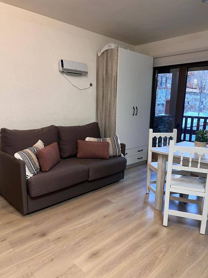 Gîte pour 4 personnes, avec Terrasse dans Incles