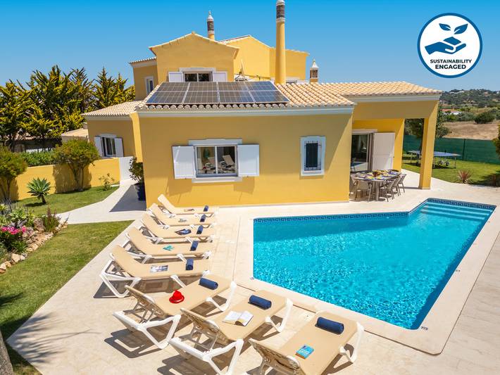 Villa voor 12 personen, met balkon en tuin in Guia