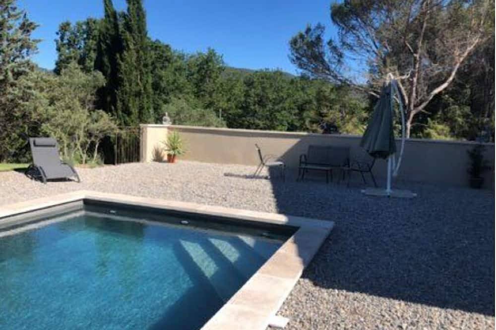 Country house at the foot of the Luberon in Lauris, Parc naturel régional du Luberon
