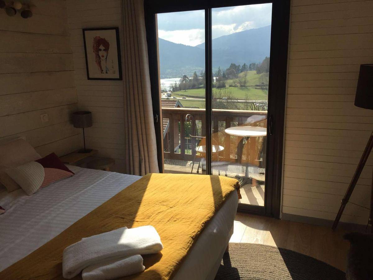 Queen Room with Garden View in Talloires-Montmin, Région d'Annecy