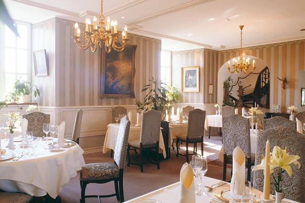 Burgzimmer - Doppelzimmer Dusche/Wc - Schlosshotel Kurfürstliches Amtshaus Garni in Daun, Vulkaneifel