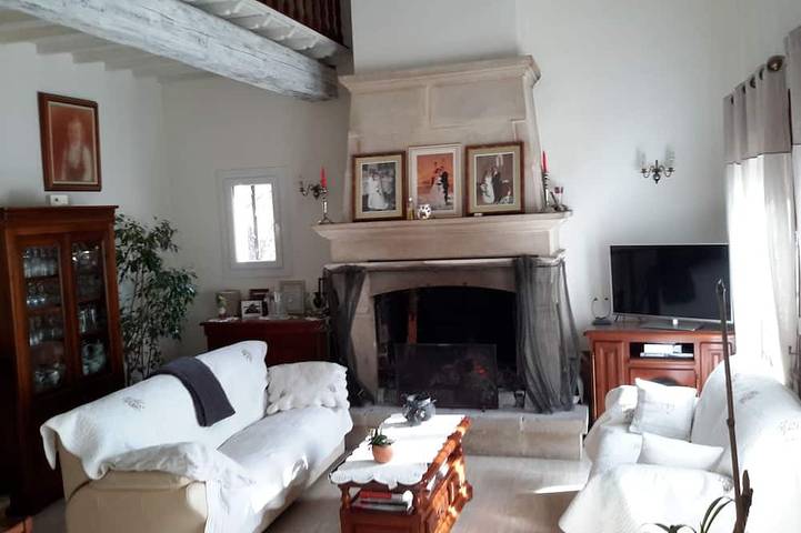 Maison provençale avec piscine,cuisine d'été, terrain arboré, pas de vis à vis in Lagnes, Parc naturel régional du Luberon