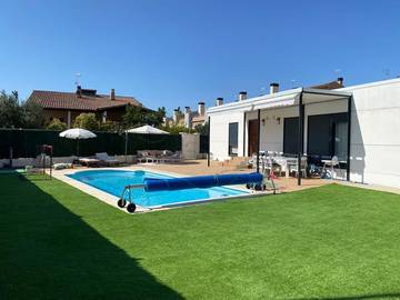 Gîte pour 6 personnes, avec piscine ainsi que jacuzzi et jardin à Olite