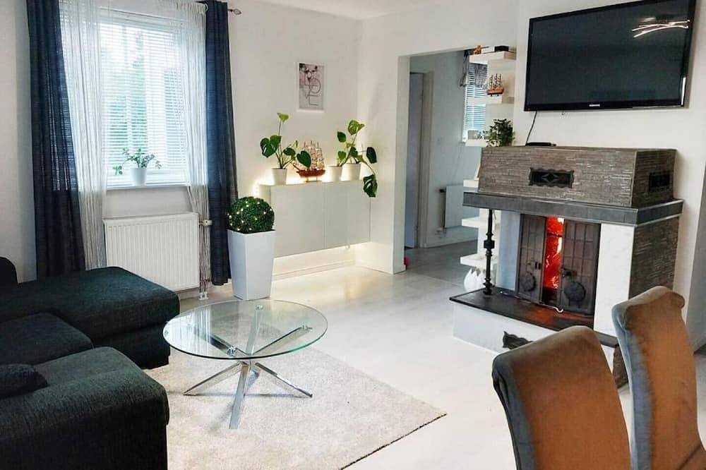 En Mysig Villa med Bastu och en Stor Inhägnad Trädgård in Hallstavik, Stockholm und Umgebung