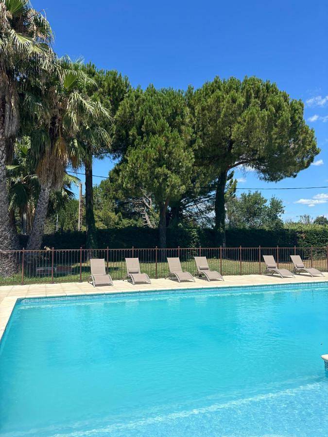 Hôtel pour 4 personnes, avec Balcon et Terrasse ainsi que Jardin et Bassin pour enfant